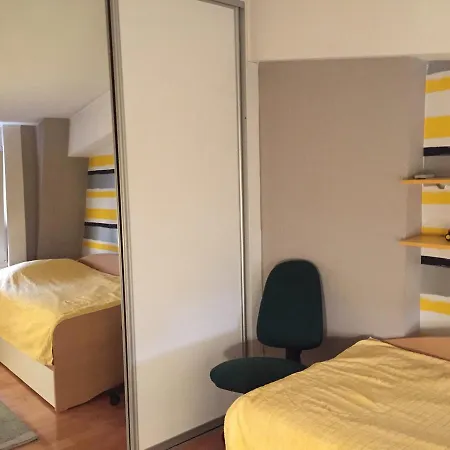 Duplex Near City Center 아파트